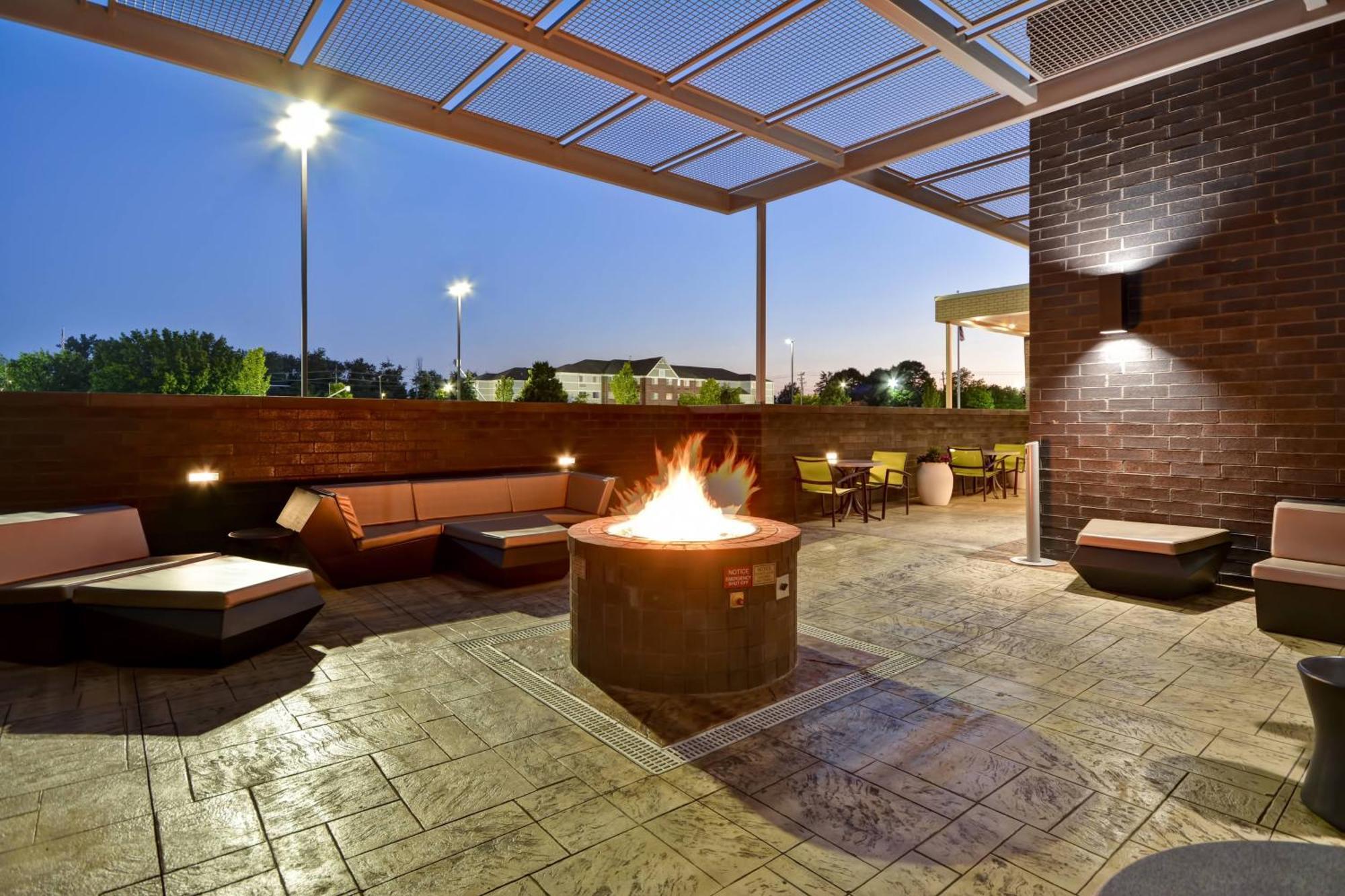 Springhill Suites By Marriott Cincinnati Blue Ash Exterior foto